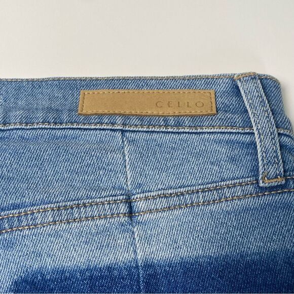 NWT CELLO Deconstructed Denim Cut Off Shorts Women's Size Small - Picture 12 of 16